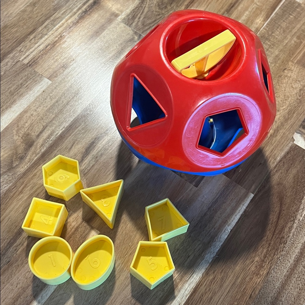 Vintage Tupperware shape o ball toy children